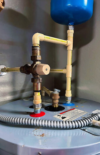 https://karrinyuphotwater.com.au/uploads/2025/06/electric-hot-water-system-73015.jpg