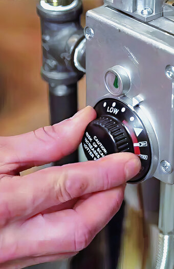 https://karrinyuphotwater.com.au/uploads/2025/06/hot-water-servicing-70418.jpg